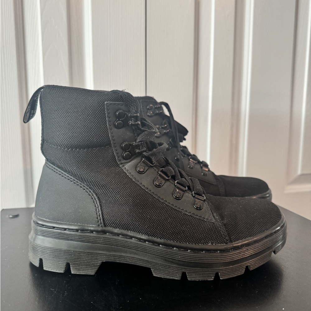 Dr. Martens Combs Boots W6 - Picture 2 of 4